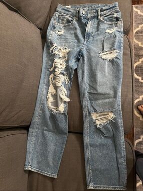 American Eagle Outfitters Light Blue Distressed Boyfriend Jeans